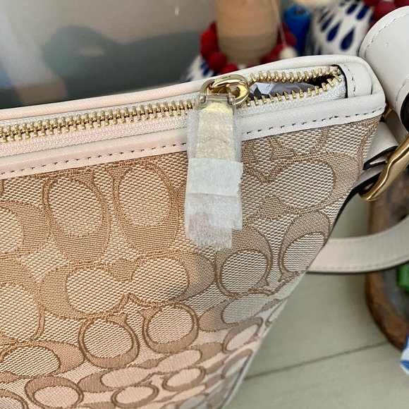 Coach Dufflette Signature Large - Picture 9 of 10